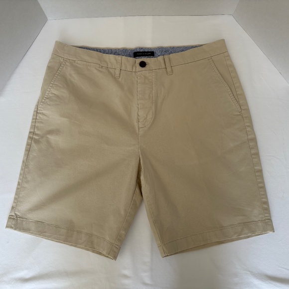 Tommy Hilfiger Men's Classic Fit Flat Front Shorts‎ - Size 36. - Picture 1 of 12